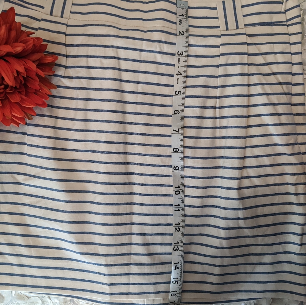 Short Skirt from Limited NWT size 6, White/Cream blue denim lines